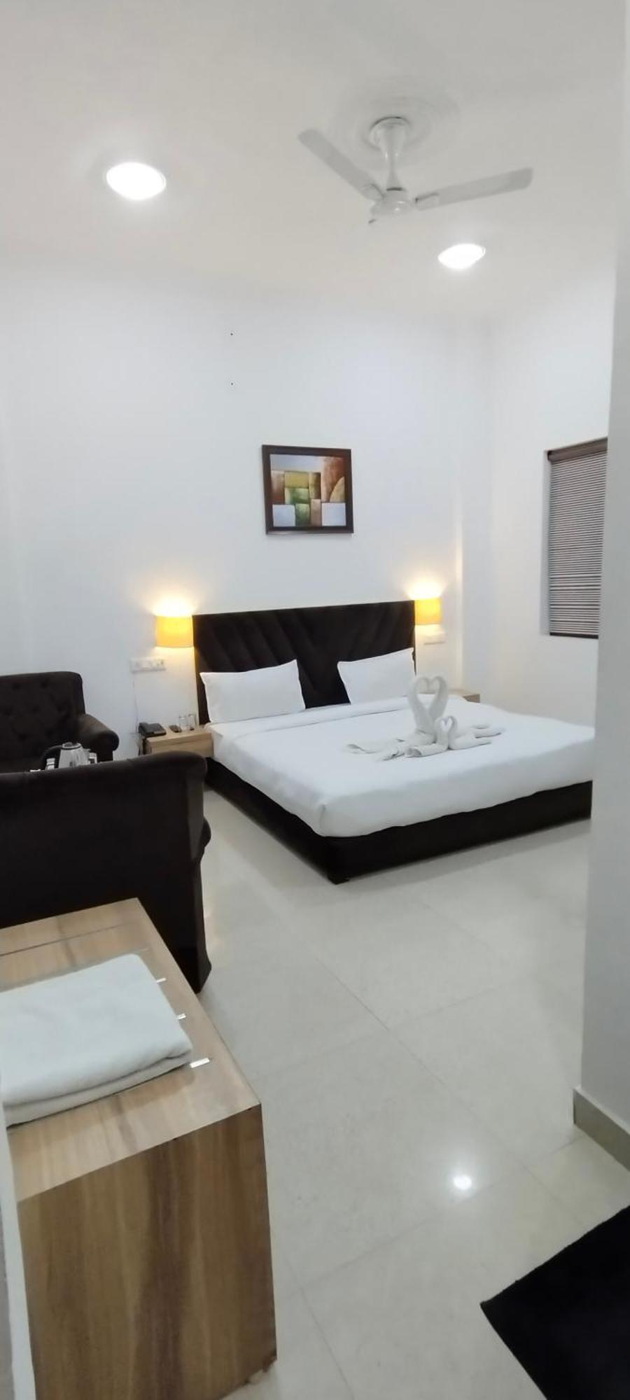 Hotel Lakeview By Bookingcare Chhatarpur Экстерьер фото